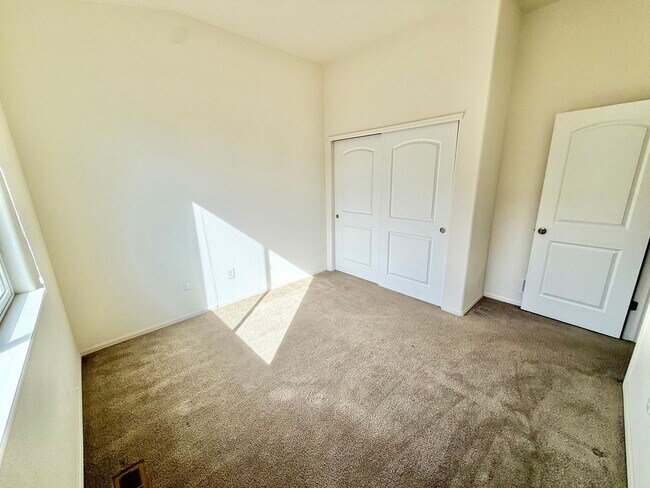 Building Photo - Beautiful 3 Bed / 2 Bath Home in Wellington!