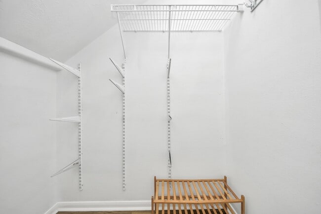 Building Photo - 322 Burris Park Dr