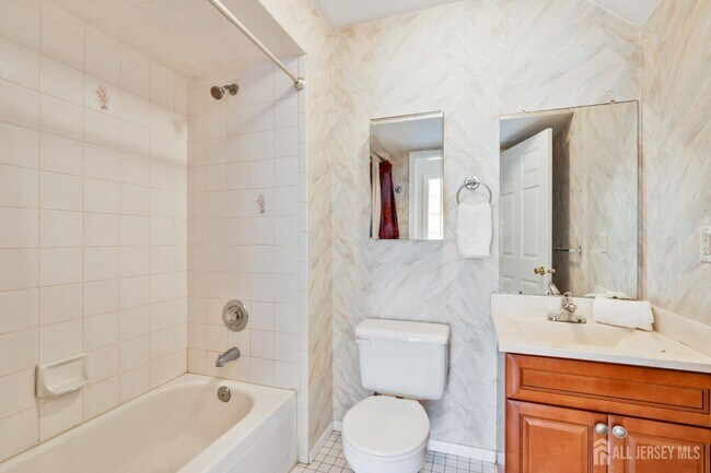 Building Photo - 28 Kensington Dr