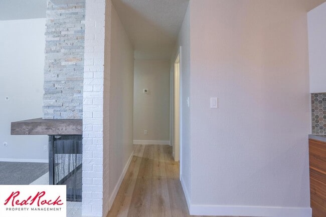 Building Photo - Newly Remodeled 3 Bedroom Townhome. Small ...