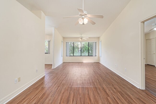 Building Photo - 2/2 Condo in Pelican Bay