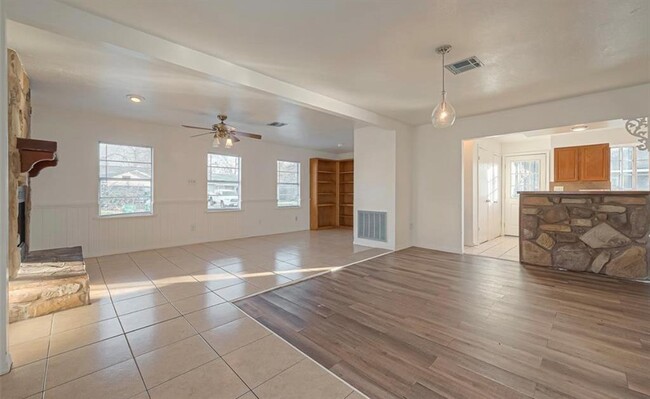 Building Photo - 11730 Rubenstein St