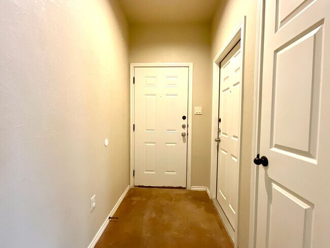 Building Photo - High Ceilings, Fenced Yard & 2-Car Garage – New Braunfels Living!