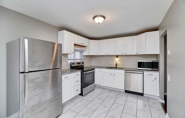 Building Photo - 2365 N Pointe Ln