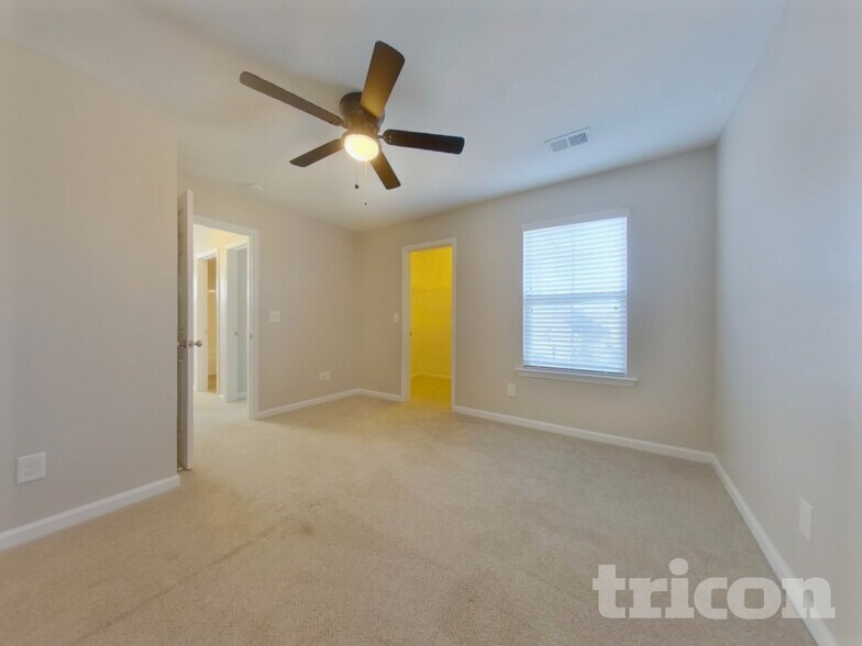 Building Photo - 260 Bonhomme Cir