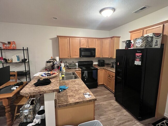 Building Photo - Available for the 2026-2027 lease term.