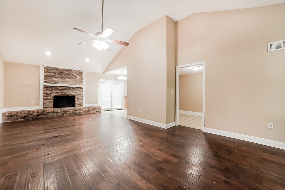 Building Photo - 732 Charter Oak Dr