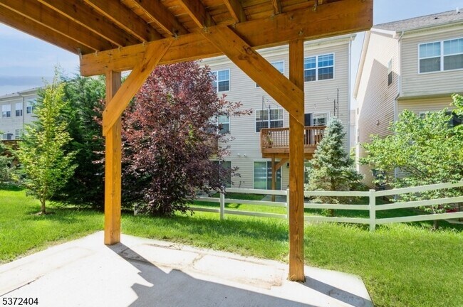 Building Photo - 1601 Hights Farm Rd S