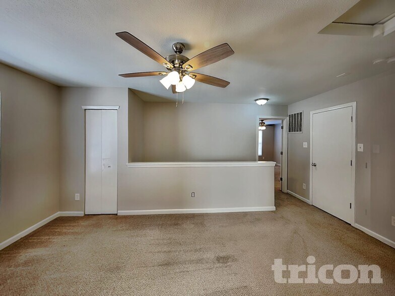 Building Photo - 908 Littleton Dr