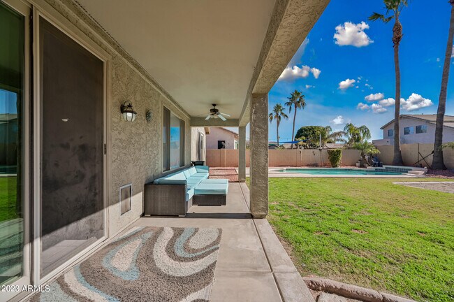 Building Photo - 1453 E Saragosa St