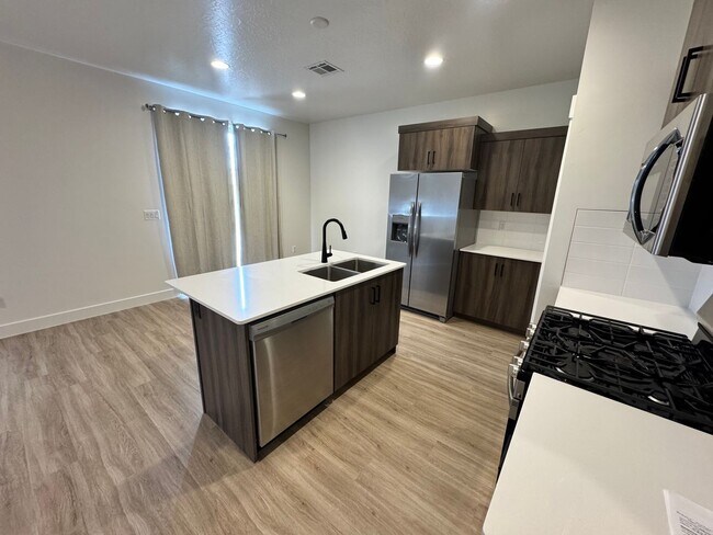 Building Photo - Beautiful 3 bed 2.5 bath Home!