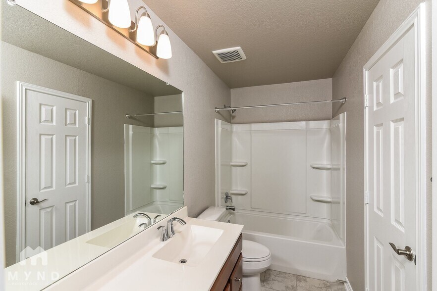 Building Photo - 7944 Broussard