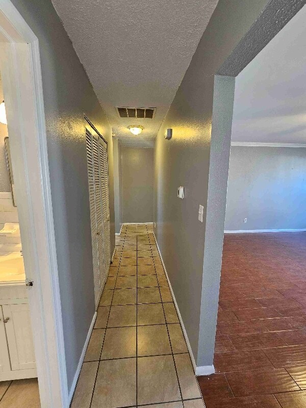 Building Photo - 5 Willow Dr