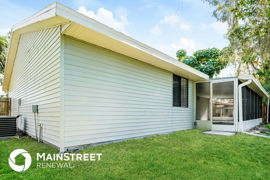 Building Photo - 17192 Phlox Dr