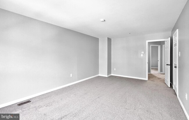Building Photo - 12120 Apache Tears Cir