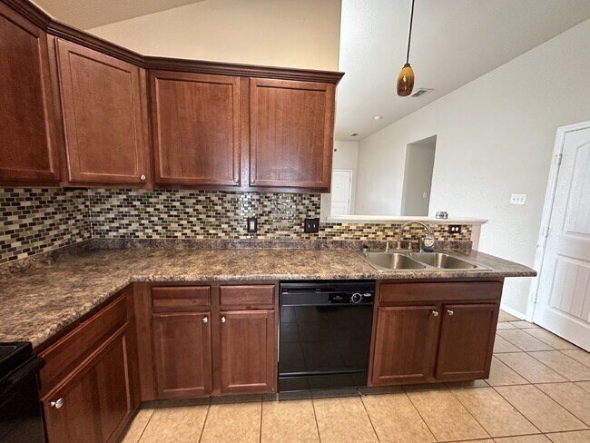 Building Photo - Wonderful 3 Bedroom 2 bathroom home!