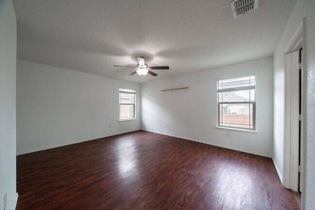 Building Photo - 9131 Canter Horse