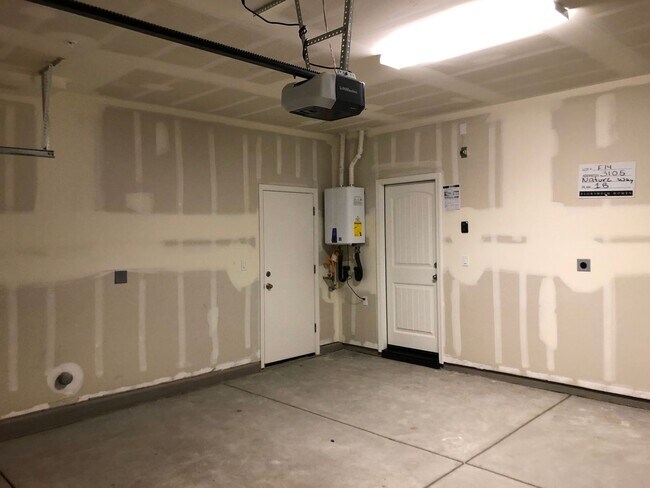 Building Photo - Modesto 3 Bedroom 2.5 Bath Newer Construction