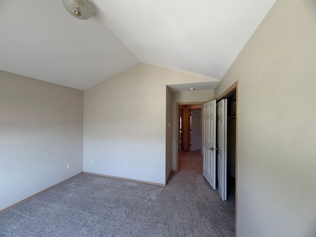 Building Photo - Charming 2-Story Townhome with Vaulted Ceilings