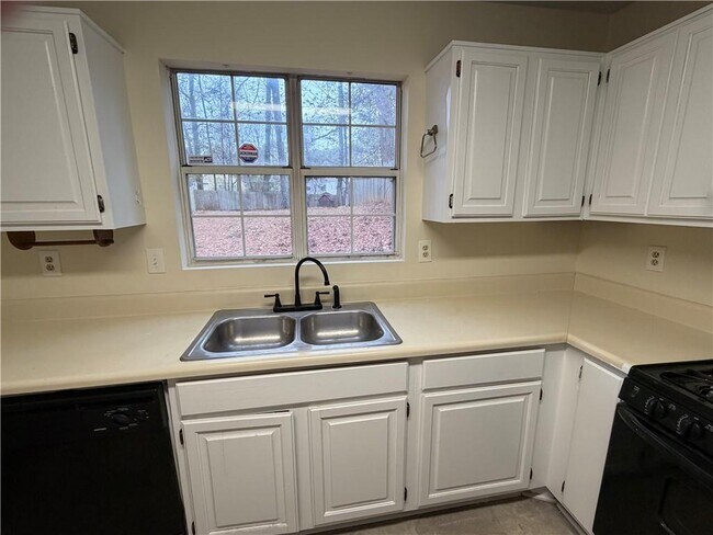 Building Photo - 1040 Hampton Hill Ct