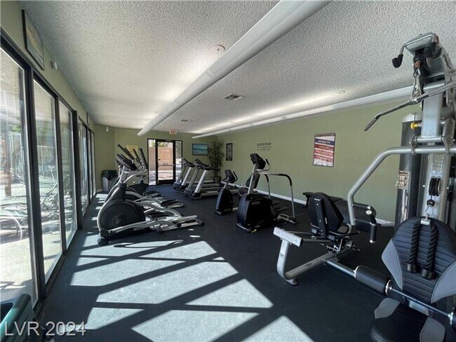 Building Photo - Beautiful South Shores Gated Community. 1st Floor unit. 2 beds. 2 baths.