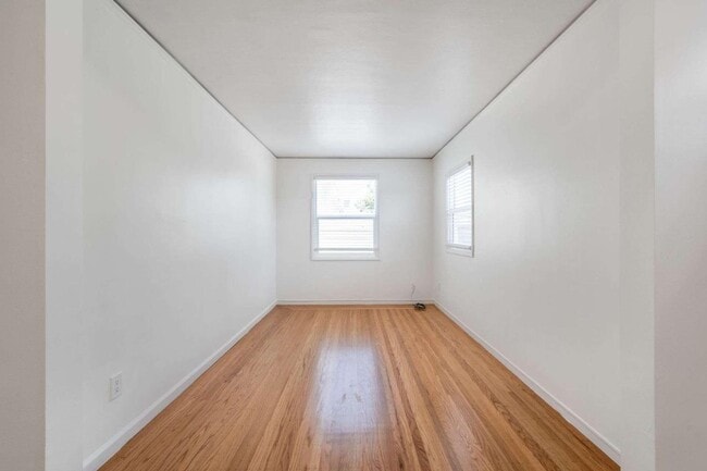 Building Photo - 1305 Walnut St