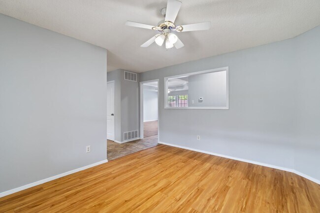 Building Photo - 8808 Timberlyn Way