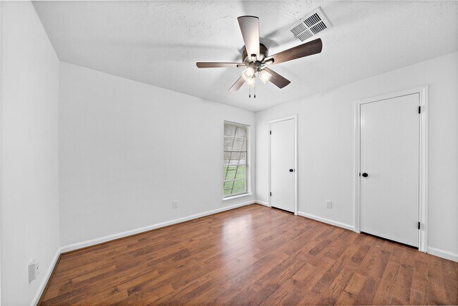 Building Photo - 7810 Antoine Dr