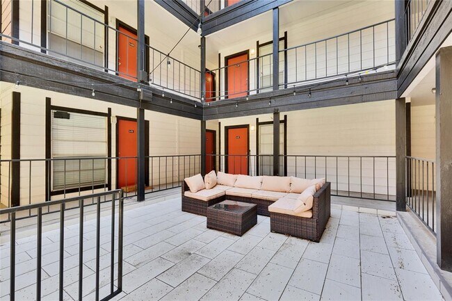 Building Photo - 2801 Hemphill Park