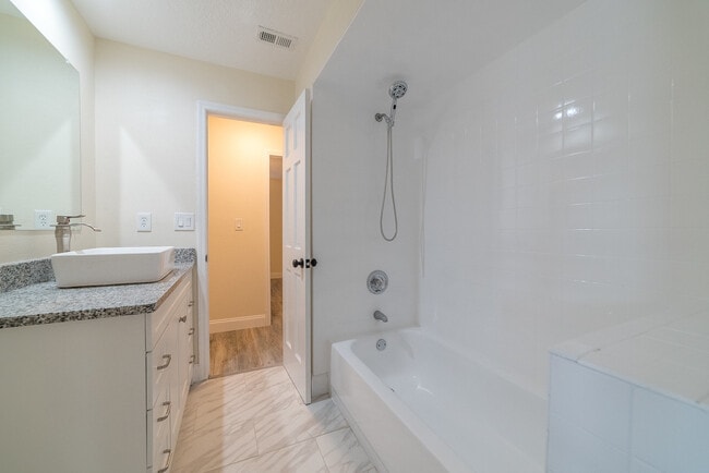 Building Photo - 785 Hawser St NE