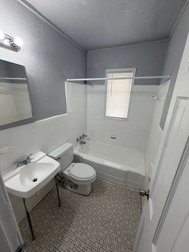 Building Photo - Single-Family Home Available in 76107