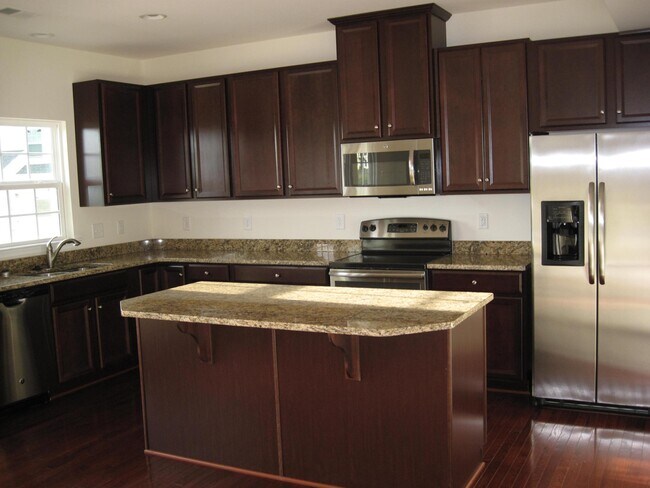 Building Photo - 1210 Madison Ln