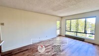 Building Photo - Beautiful sunny top floor condo, includes ...