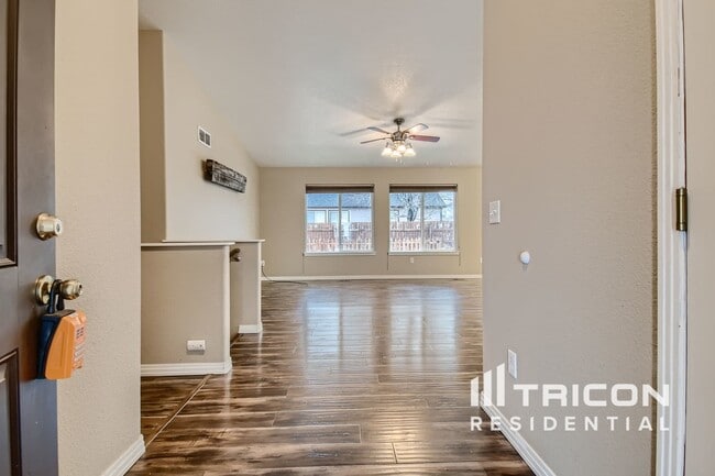 Building Photo - 305 Disc Ln
