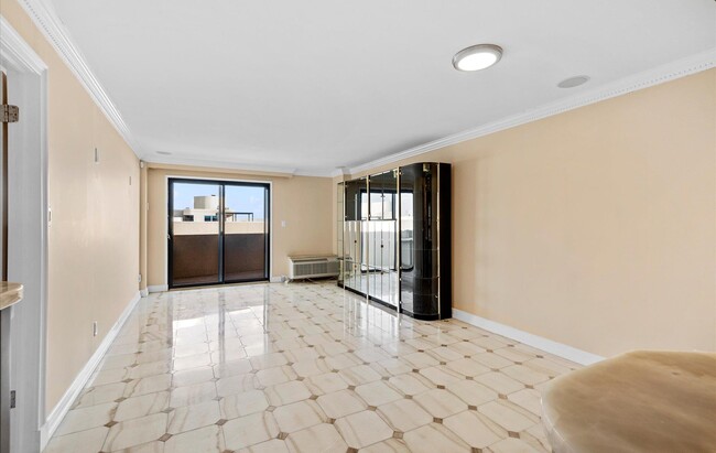 Building Photo - 360 shore Rd