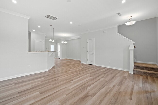 Building Photo - Like A Brand New 3 Bedroom Townhome in the...