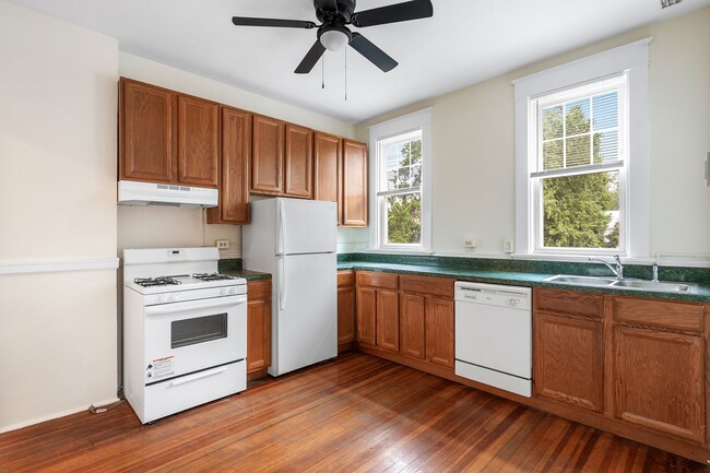 Building Photo - SPACIOUS 3 BEDROOM MUSEUM DISTRICT APARTMENT