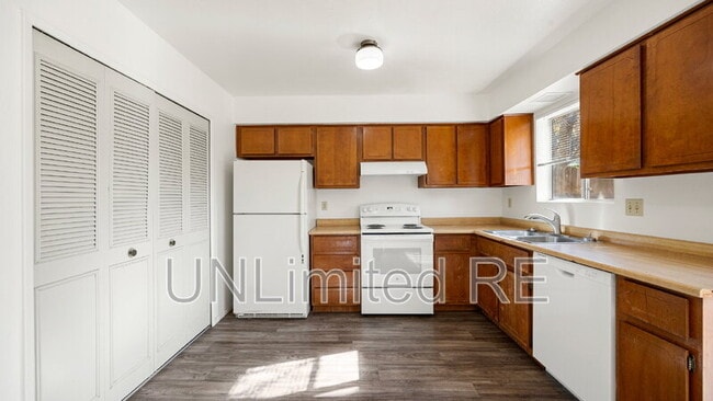 Building Photo - 1637 Canada Crescent