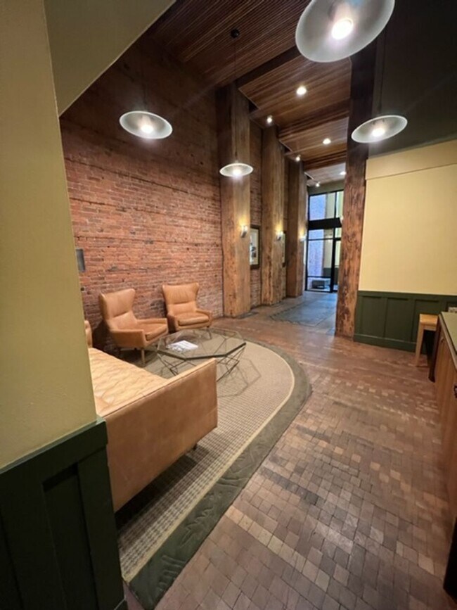 Building Photo - Belltown Loft Condo