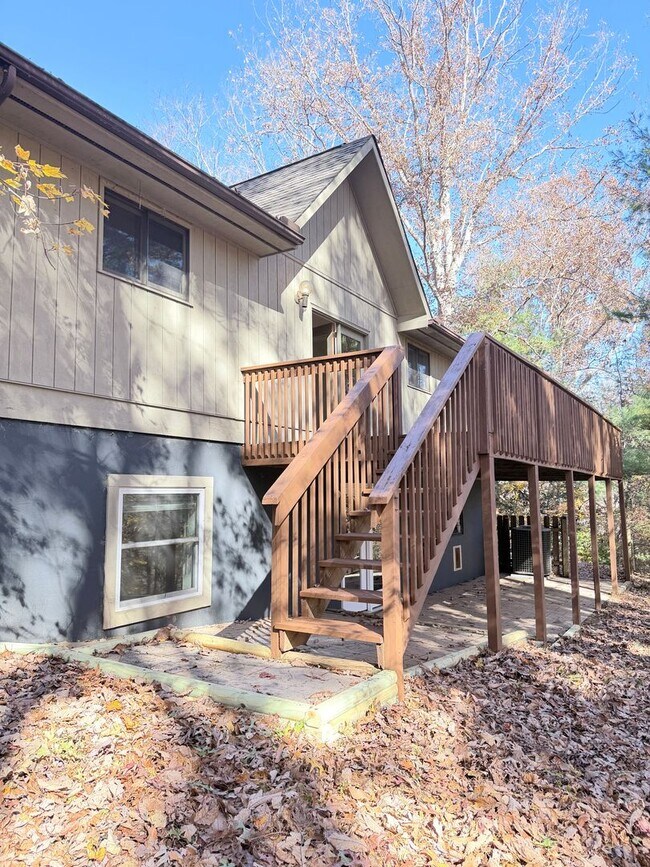 Building Photo - North Asheville, Private home with wooded ...