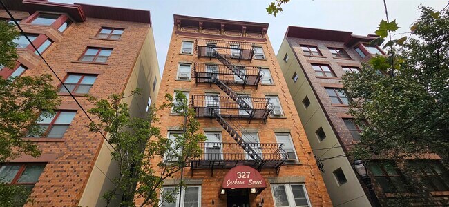 Building Photo - 327 Jackson St