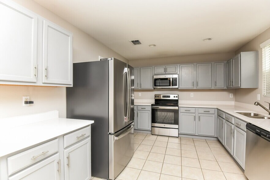Building Photo - 221 Weber River tr