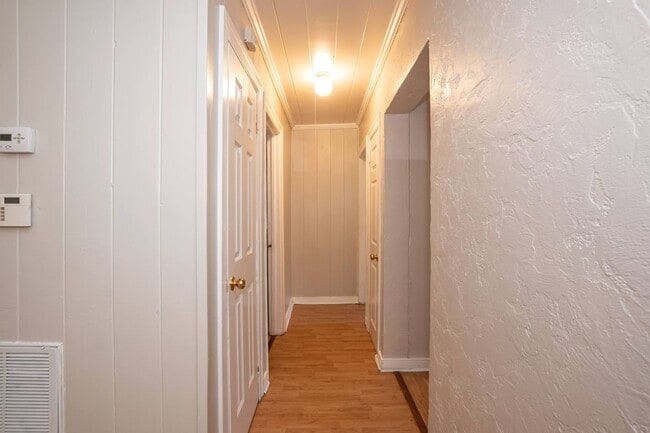 Building Photo - Two Bedroom Home