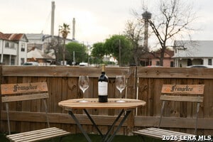 Building Photo - 325 Montana St