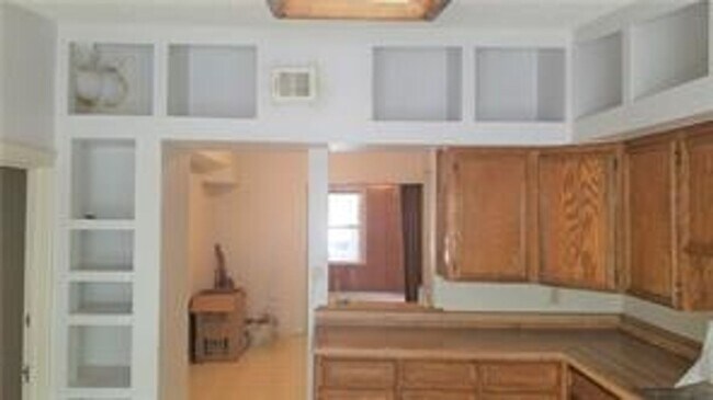 Building Photo - 103 E 34th St