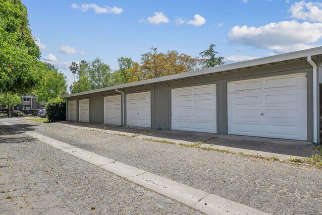 Building Photo - Lovely 2 bed / 2 bath Home in Stonegate