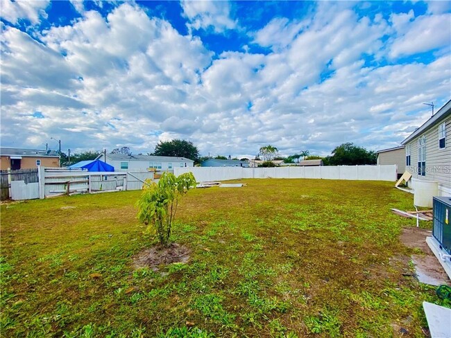Building Photo - 3214 Silver Lake Ct