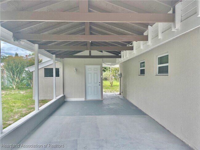 Building Photo - 1409 Palm Way