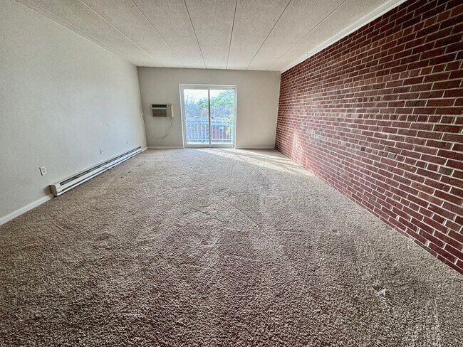 Building Photo - 65 Webster St