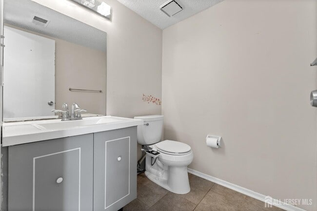 Building Photo - 496 Westgate Dr